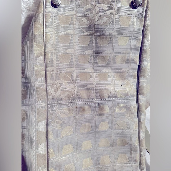 CHANEL Travel Line Tote pearlized handles - Picture 14 of 16